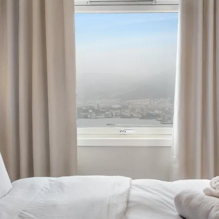 Stunning Views - Free Parking - Private Terrace