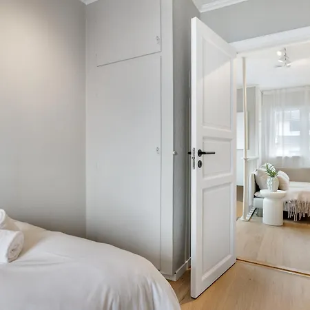 Stunning Views - Free Parking - Private Terrace