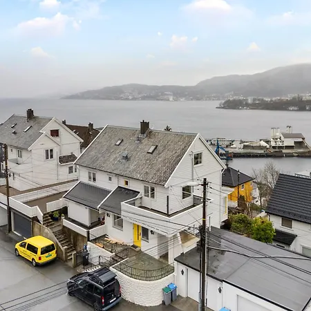 Stunning Views - Free Parking - Private Terrace * Bergen