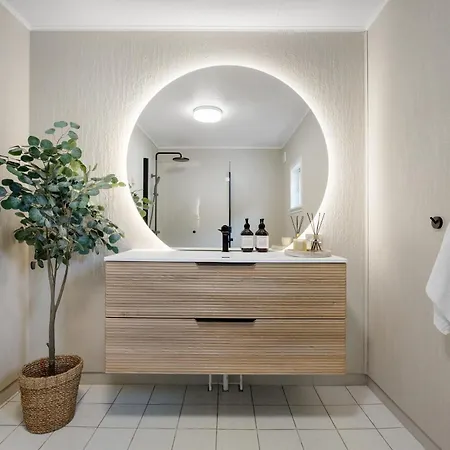 Stunning Views - Free Parking - Private Terrace Bergen