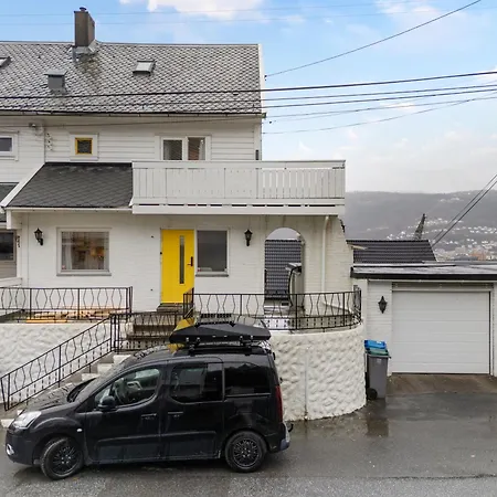 Stunning Views - Free Parking - Private Terrace Appartement Bergen