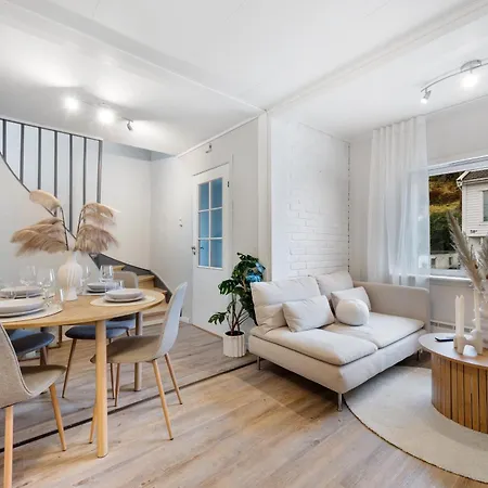 Stunning Views - Free Parking - Private Terrace *